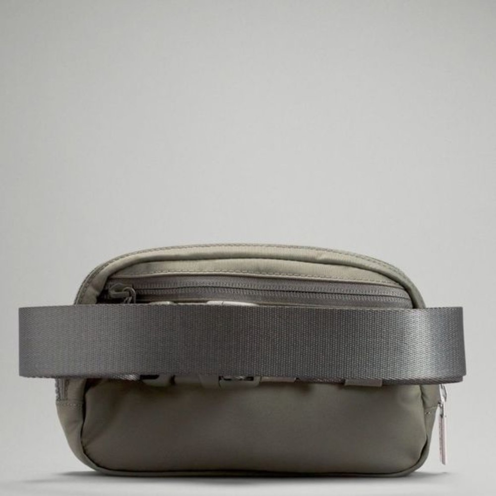 Lululemon Athletica Crossbody Bag in Olive and Gray - Picture 3 of 5